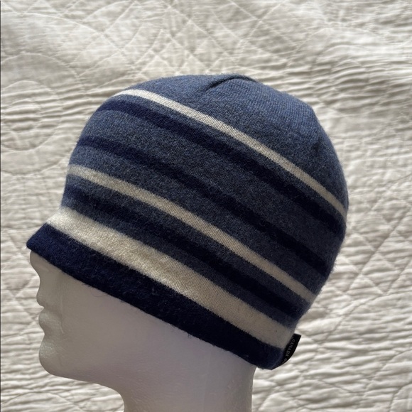 Canada Goose Wool Beanie - Picture 6 of 13